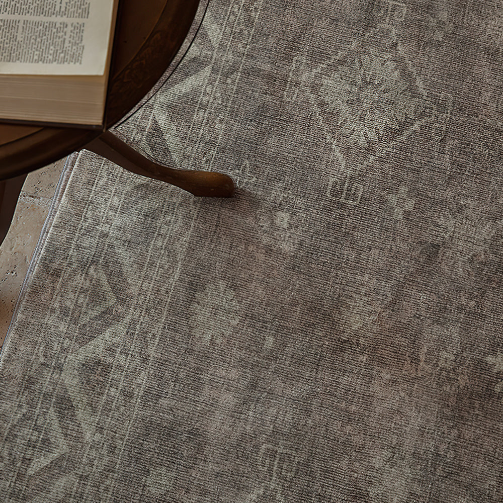 American-vintage-area-rug-close-up-06102