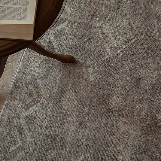 American-vintage-area-rug-close-up-06102