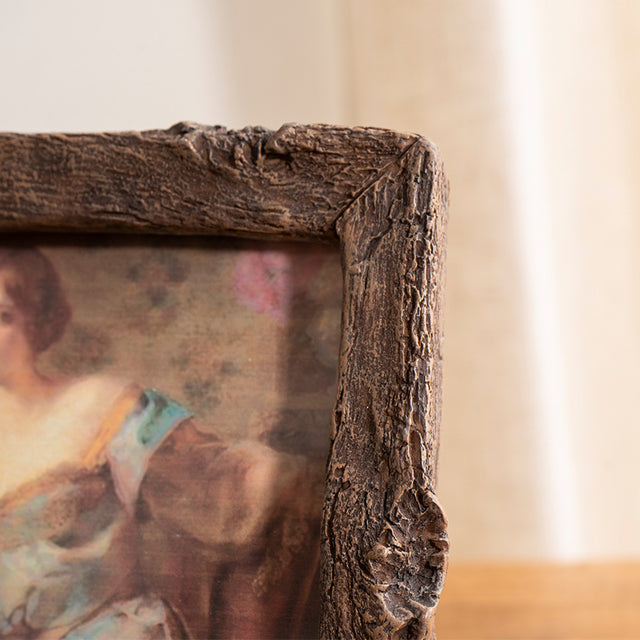 American-vintage-resin-bird-themed-picture-frame-close-up-06091