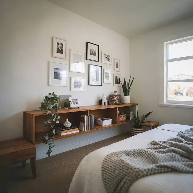 American-vintage-resin-bird-themed-picture-frame-scene-06093