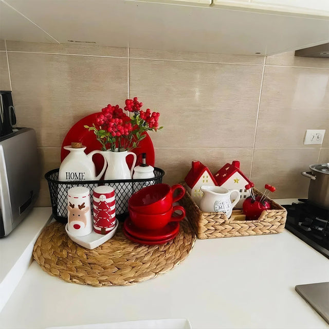 Christmas Ceramic Salt and Pepper Shakers Set Embossed Spice Jars On The Mat 081105