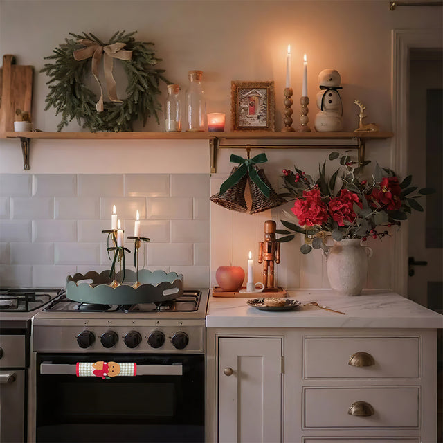 Christmas Gingerbread Man Handle Covers Set On The Oven In The Evening 081440