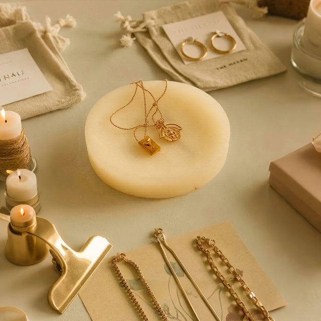 French Vintage Luxury-Style Natural Round Marble Tray in the Living Room