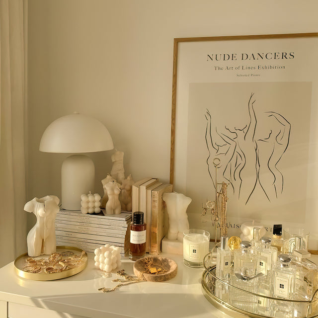 French Vintage Luxury-Style Natural Round Marble Tray on the Table