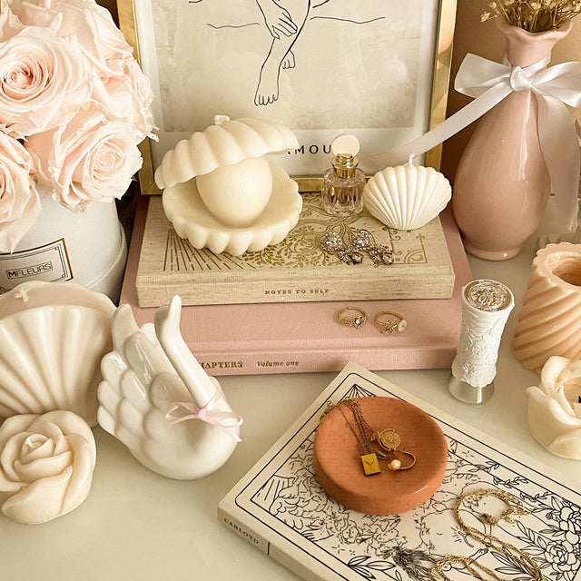 French Vintage Luxury-Style Natural Round Marble Tray on the Table