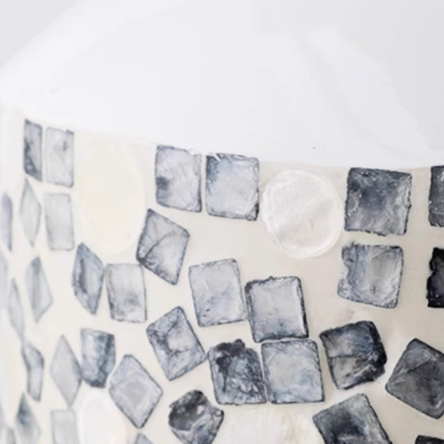 French-style-natural-shell-dry-flower-vase-close-up-06072