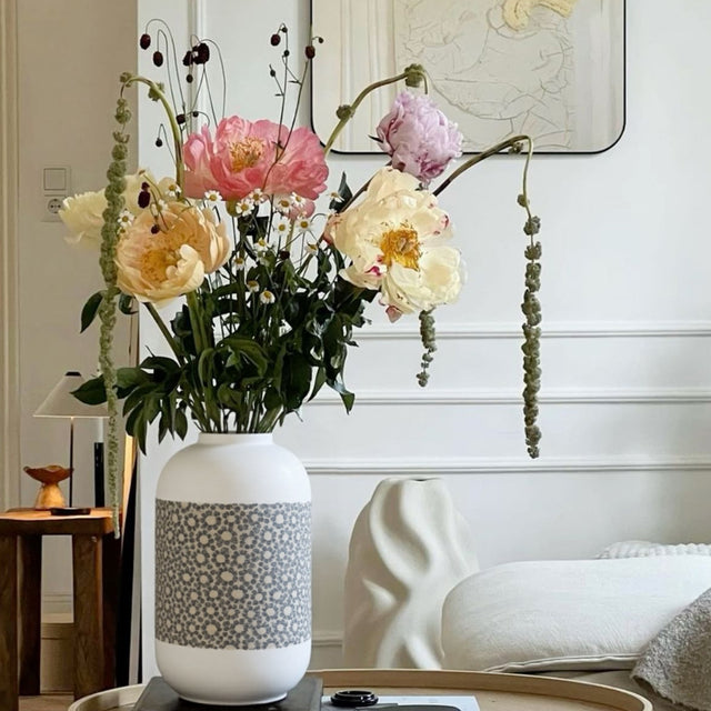 French-style-natural-shell-dry-flower-vase-scene-06071