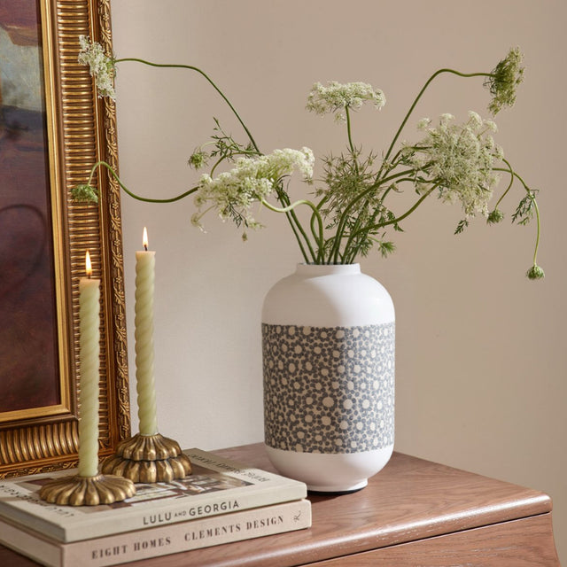 French-style-natural-shell-dry-flower-vase-scene-06072