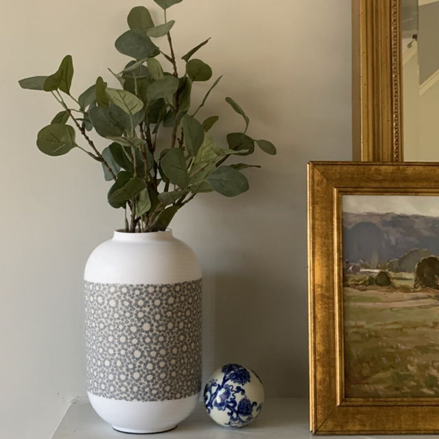 French-style-natural-shell-dry-flower-vase-scene-06073