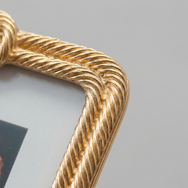 Gold Rope Knot Picture Frame – Decorative Twisted Metal Photo Frame, Antique Gold Finish, Fits 4×6 or 5×7 Photos, Tabletop Display with Easel Back
