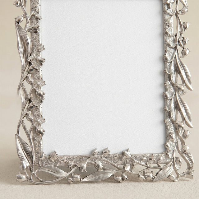 Silver Lily of the Valley Metal Picture Frame – 4"×6" Zinc Alloy Botanical Relief Frame with Glass, Easel Stand for Desk, Shelf or Dresser