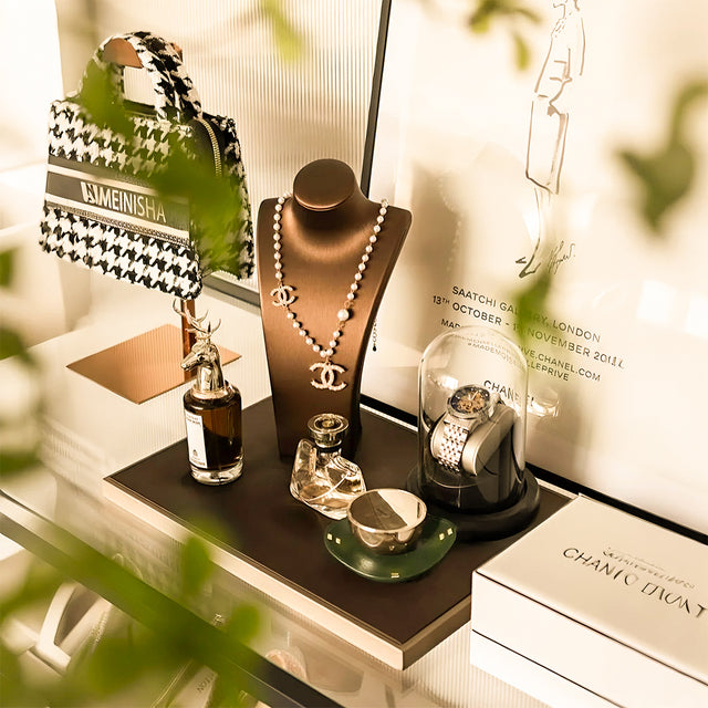 Minimalist Leather Catch All Tray Nordic Retro Valet Dish for Keys Jewelry Watch Storage On The Black Placemat 090929