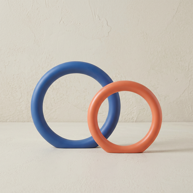 Set of 2 Modern Ring Sculptures – Matte Resin Abstract Decor Figurines in Blue & Orange for Shelves, Consoles & Desks