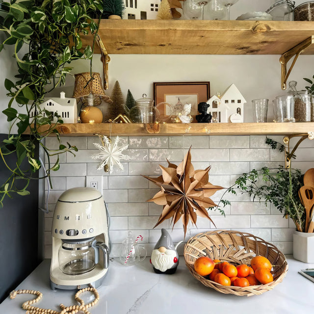 Santa Claus Ceramic Spice Jar, Seasoning Container with Spoons Lids Besides The Basket 081104