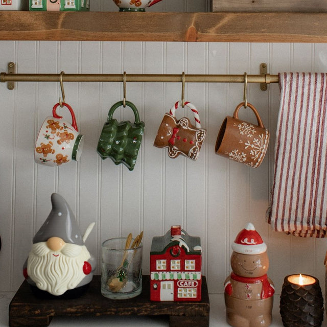 Santa Claus Ceramic Spice Jar, Seasoning Container with Spoons Lids On The Display Stand 081104