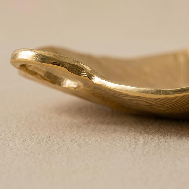 Side edge shot glossy gold leaf dish