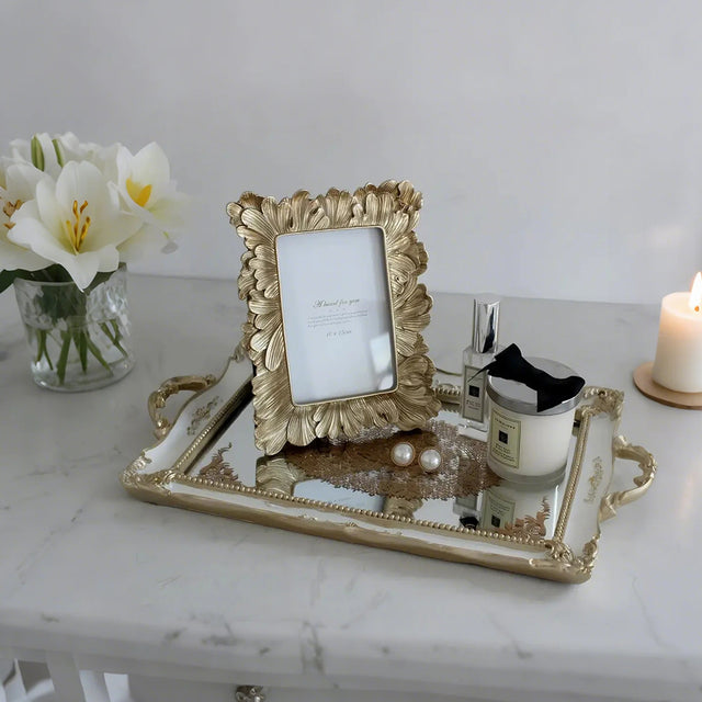 Tabletop Decorative Picture Frame Set on the tray