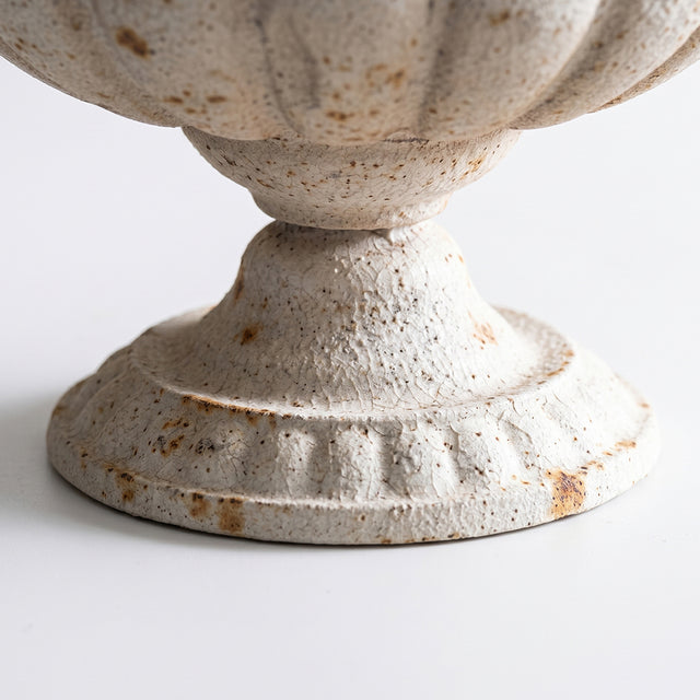 Vase base close view