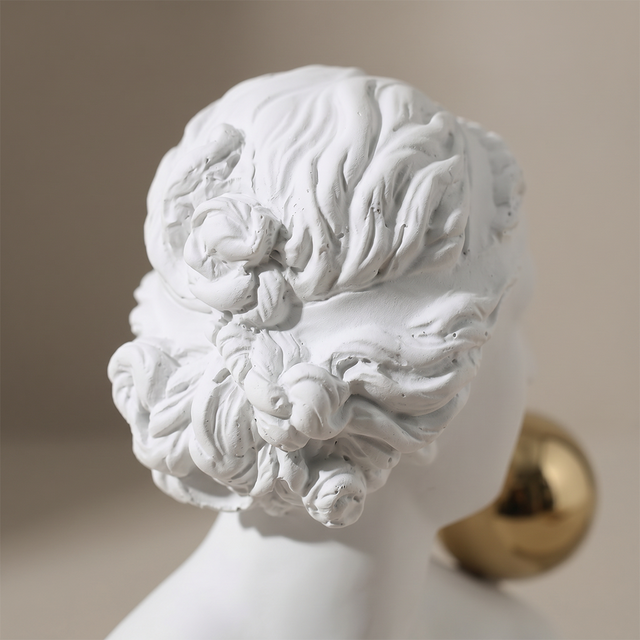 back view of classical bust hair details