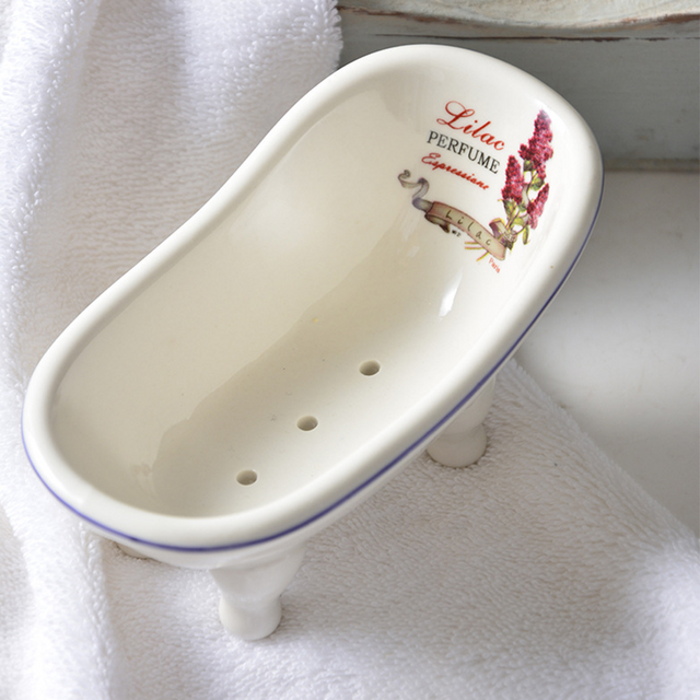 bathtub-shaped-ceramic-soap-dish-close-up-05281