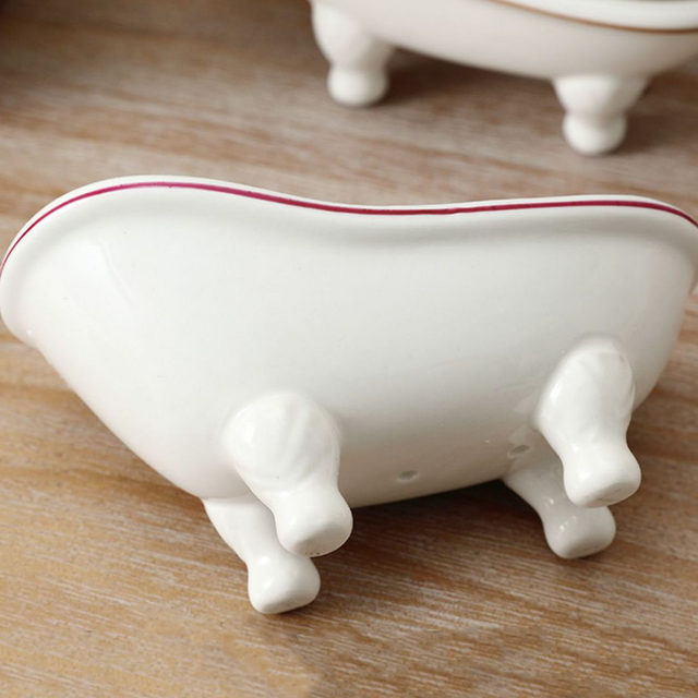 bathtub-shaped-ceramic-soap-dish-close-up-05282