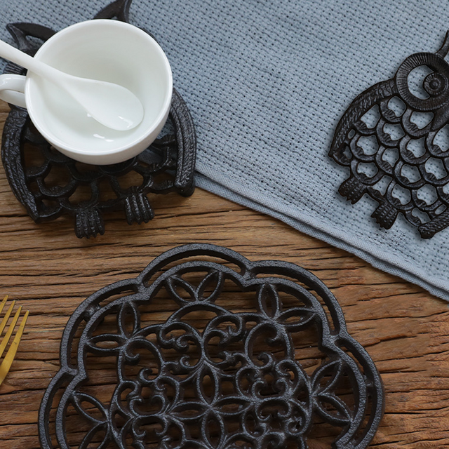 black table coaster on the wooden table