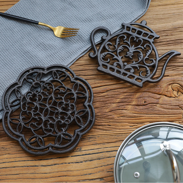 black table coaster on the wooden table