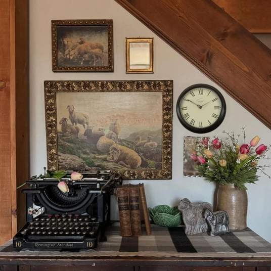 black wall clock hanging on the wall