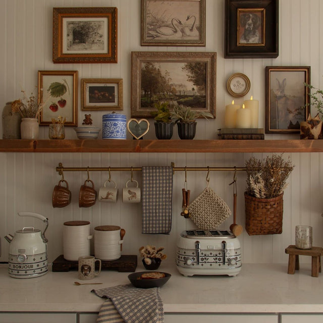 blue-white-ceramic-storage-jar-with-lid-scene-07084