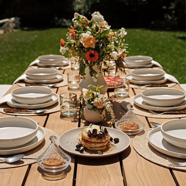 cake plate with conical lid for outdoor gathering