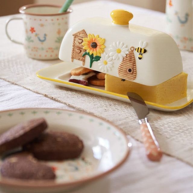 ceramic-bee-garden-themed-butter-dish-with-cover-scene-06074