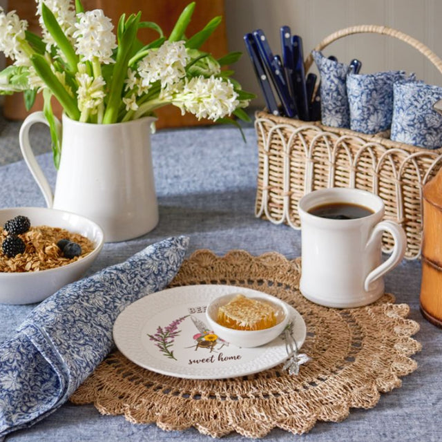 ceramic-bee-pattern-snack-plate-scene-0708