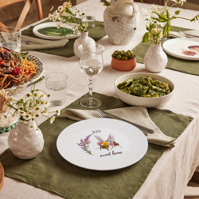 ceramic-bee-pattern-snack-plate-scene-07082