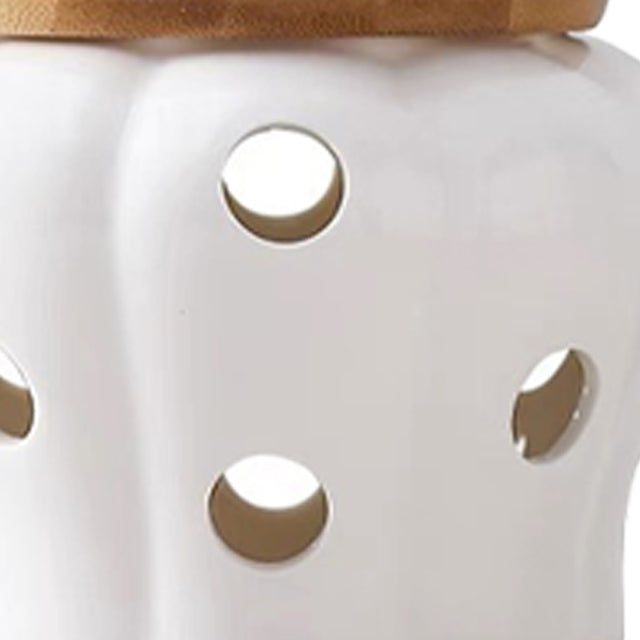 ceramic-pumpkin-shaped-storage-jar-close-up-0711