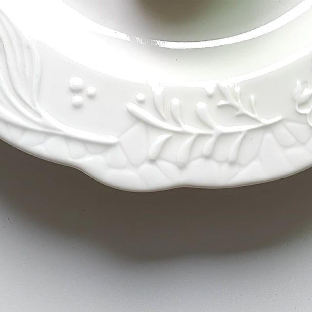 ceramic-trim-edged-cat-pattern-dessert-plate-close-up-07152