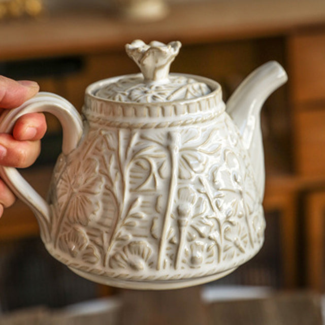 ceramic-white-teapot-details