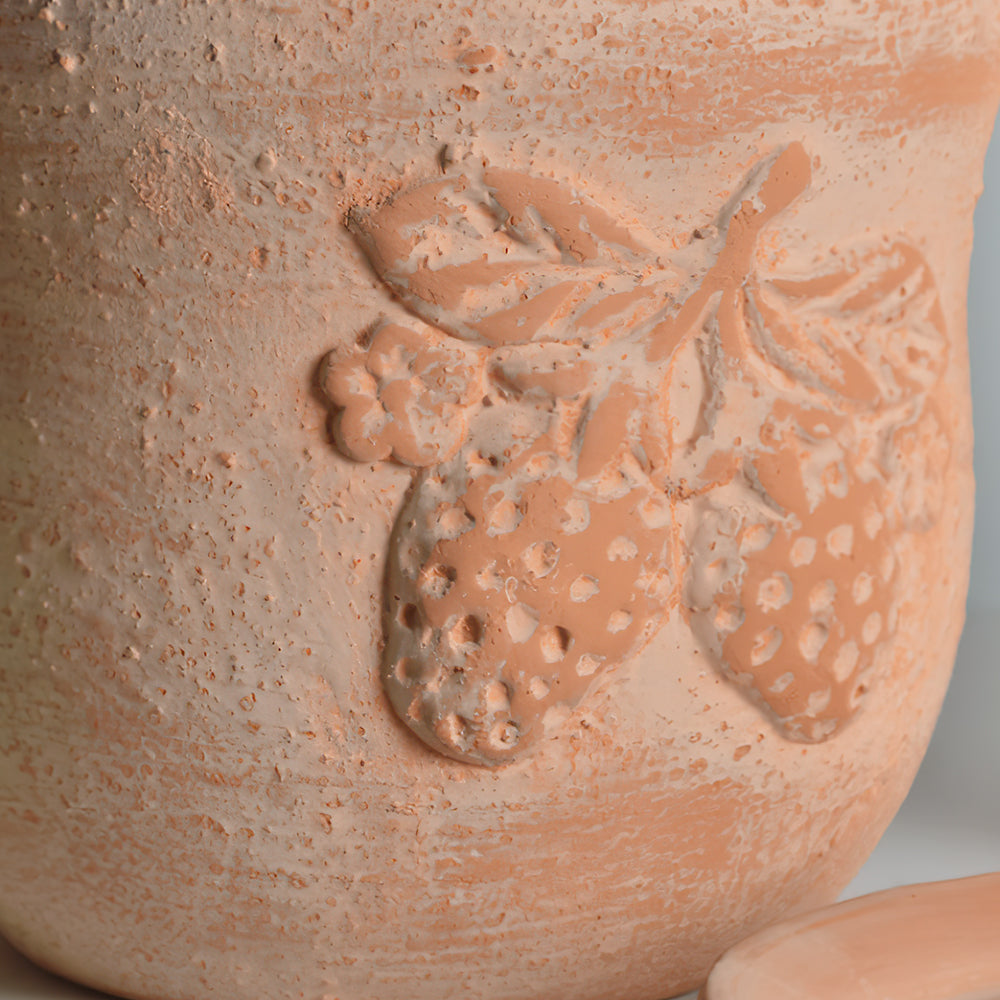 clay vase details 2