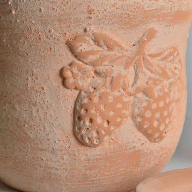 clay vase details 2
