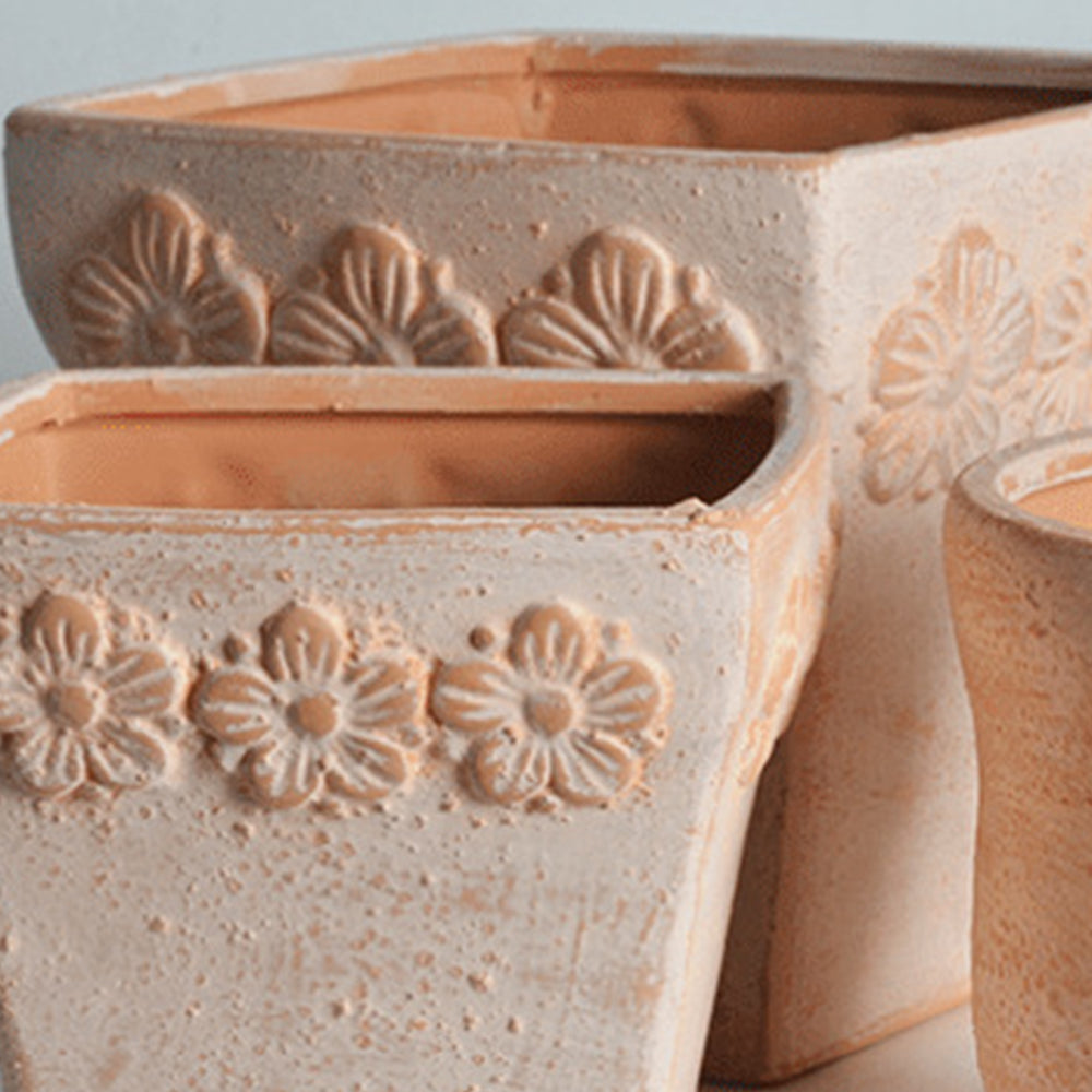 clay vase details 3
