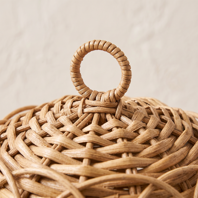 close up of wicker balloon top hanging ring