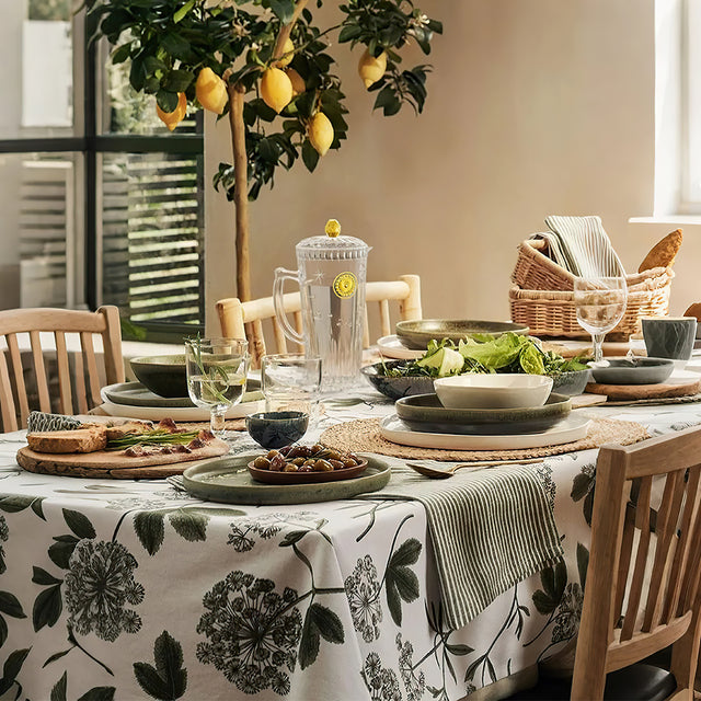 cold-water-kettle-set-with-cups-set-of-5-scene-0708