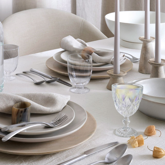 colorful-electroplated-wine-glass-scene-05302