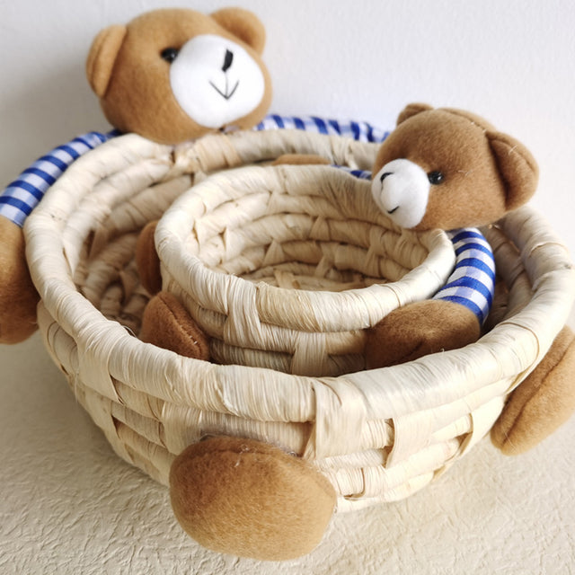 corn-husk-woven-bear-design-storage-basket-close-up-0702