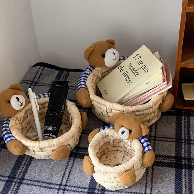 corn-husk-woven-bear-design-storage-basket-scene-07021