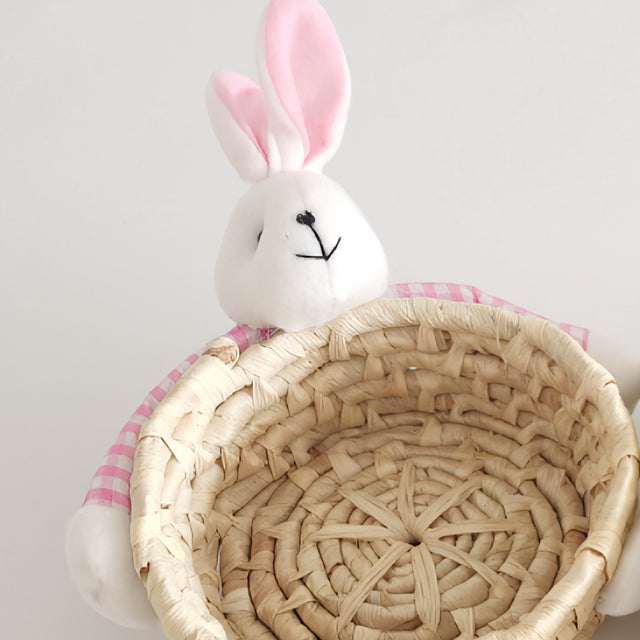 corn-husk-woven-rabbit-design-storage-basket-close-up-0702