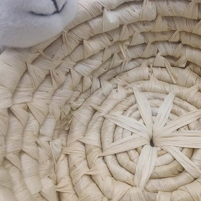 corn-husk-woven-rabbit-design-storage-basket-close-up-07022