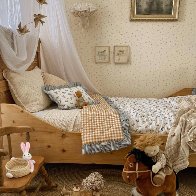 corn-husk-woven-rabbit-design-storage-basket-scene-0702