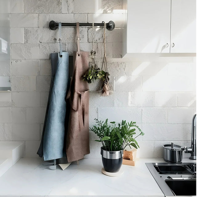 cotton linen waterproof apron in the kitchen