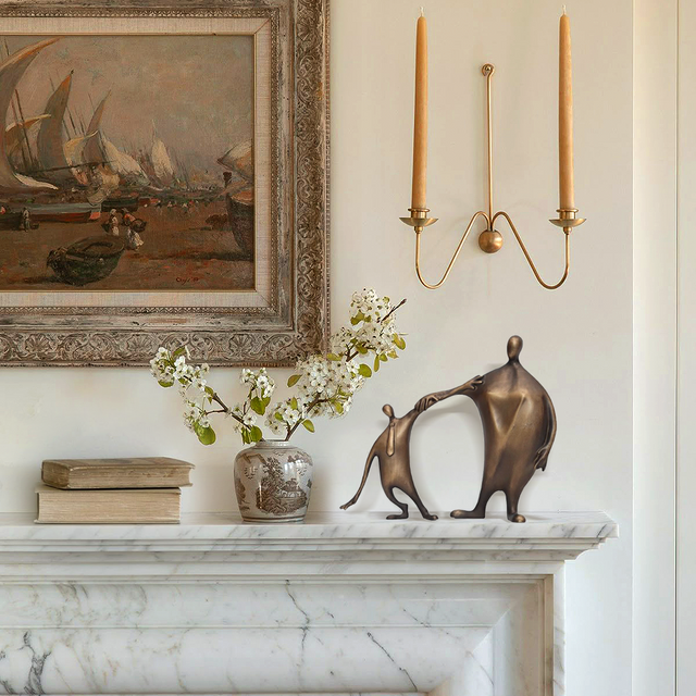 creative alloy father son decorative ornament on the counter