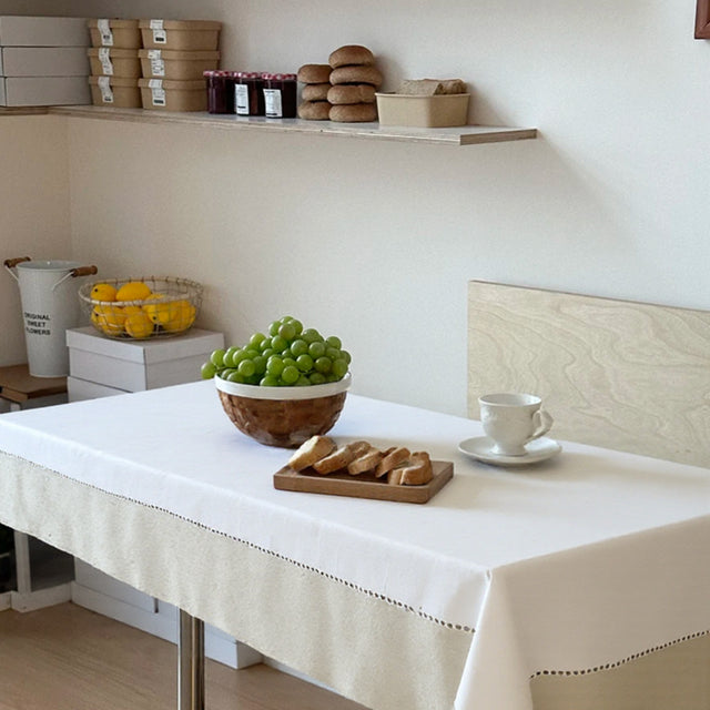 dinning-room-hollow-tablecloth